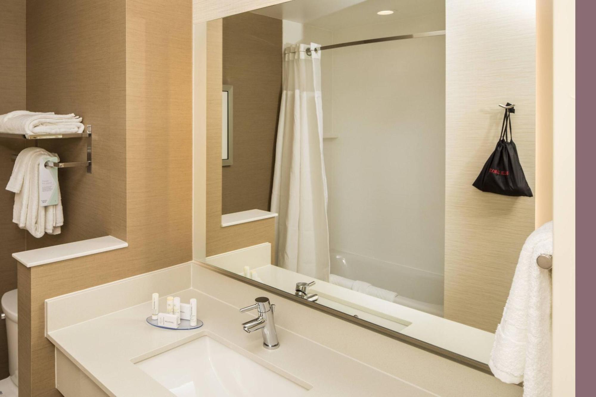Fairfield Inn & Suites By Marriott Pittsburgh North/Mccandless Crossing McCandless Township Eksteriør bilde